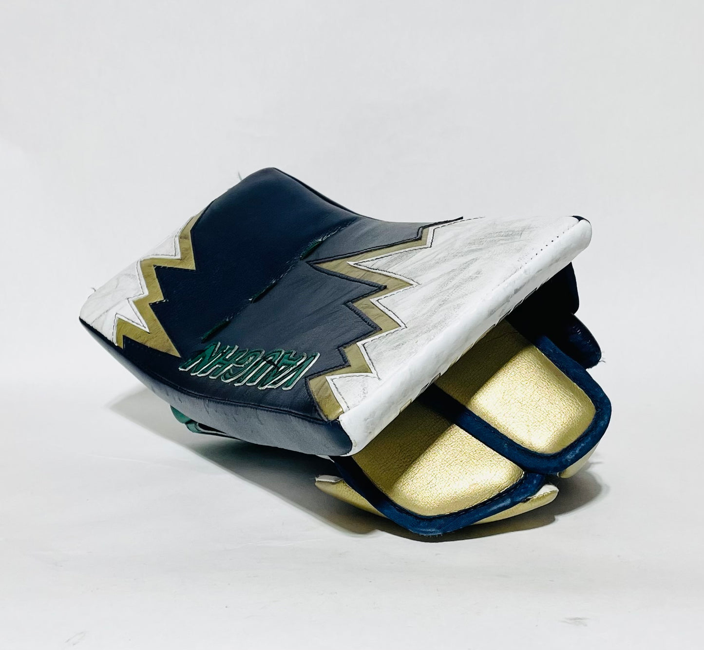 Vaughn V9 Pro Carbon Pro Stock Glove + Blocker Set - Regular - White,Navy,Gold