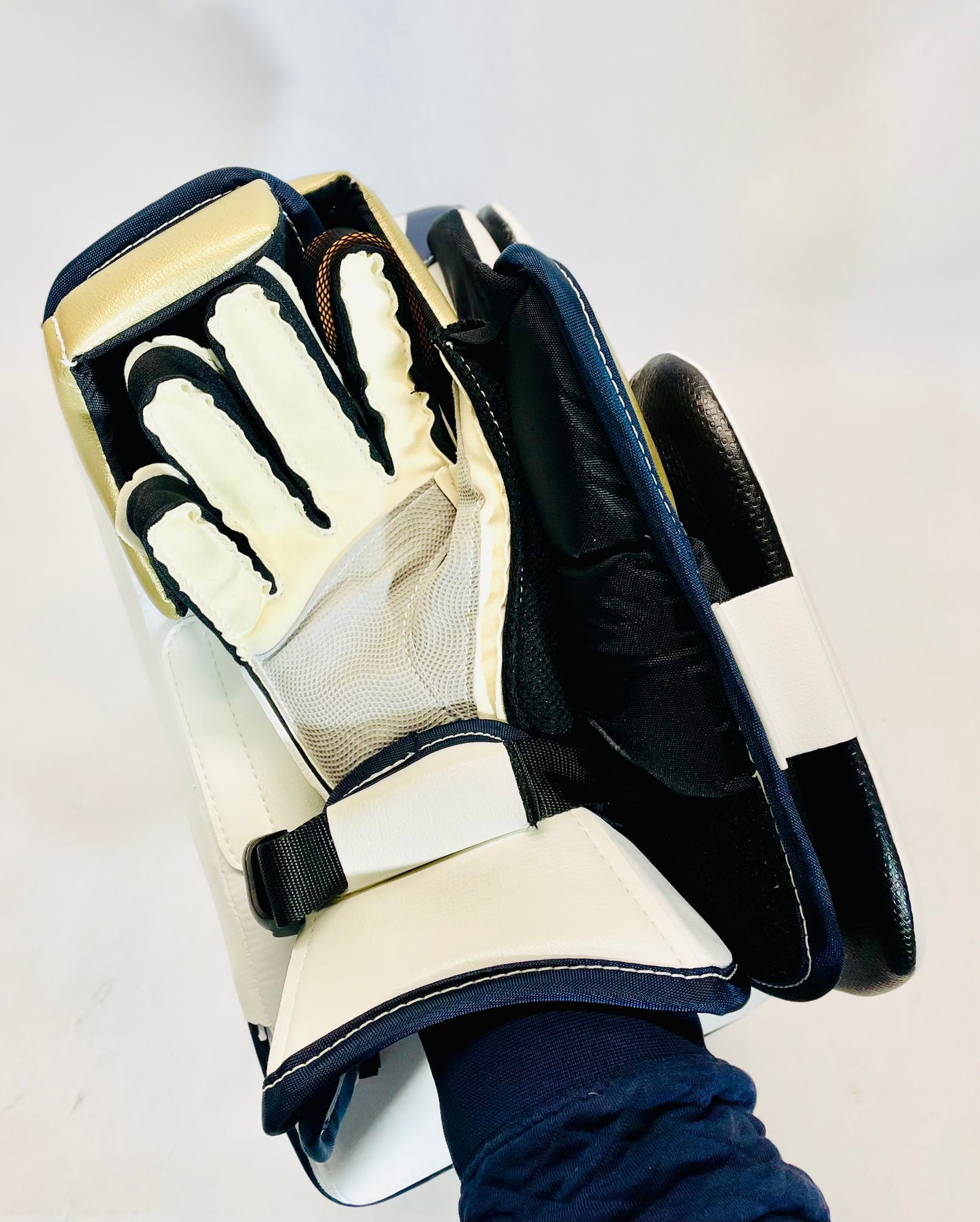 CCM Extreme Flex 6 Pro Stock Glove + Blocker Set - Regular - White,Navy,Gold