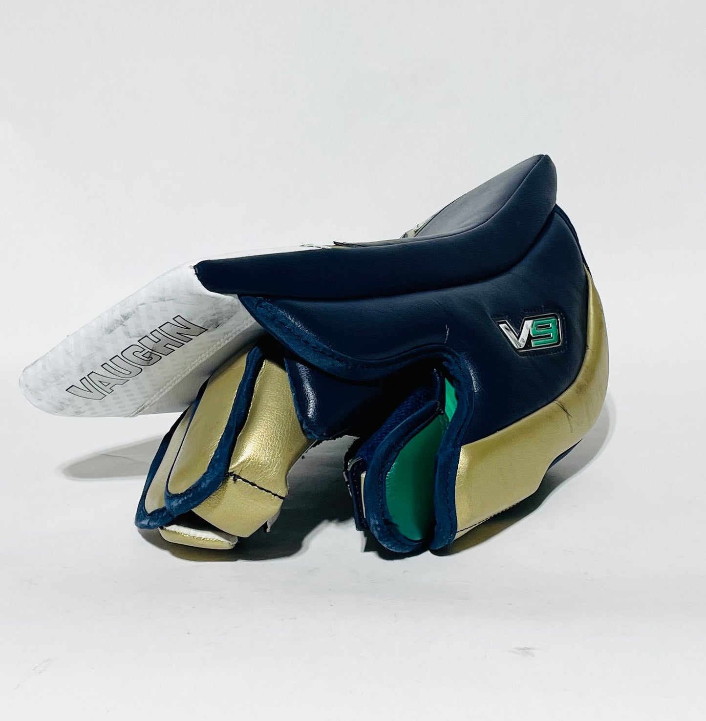 Vaughn V9 Pro Carbon Pro Stock Glove + Blocker Set - Regular - White,Navy,Gold