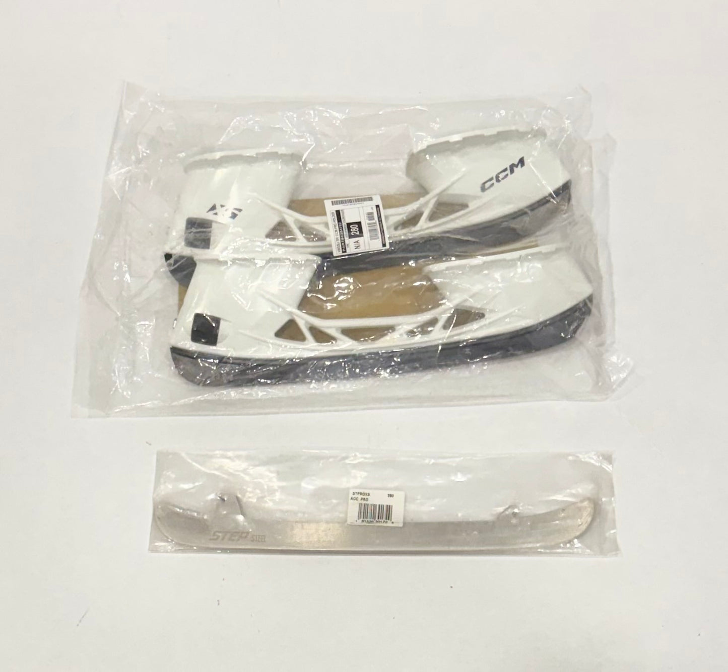 CCM Jetspeed FT8 Pro (Pro Stock) Skates - Size 8R (+ extra pair of CCM XS holders)