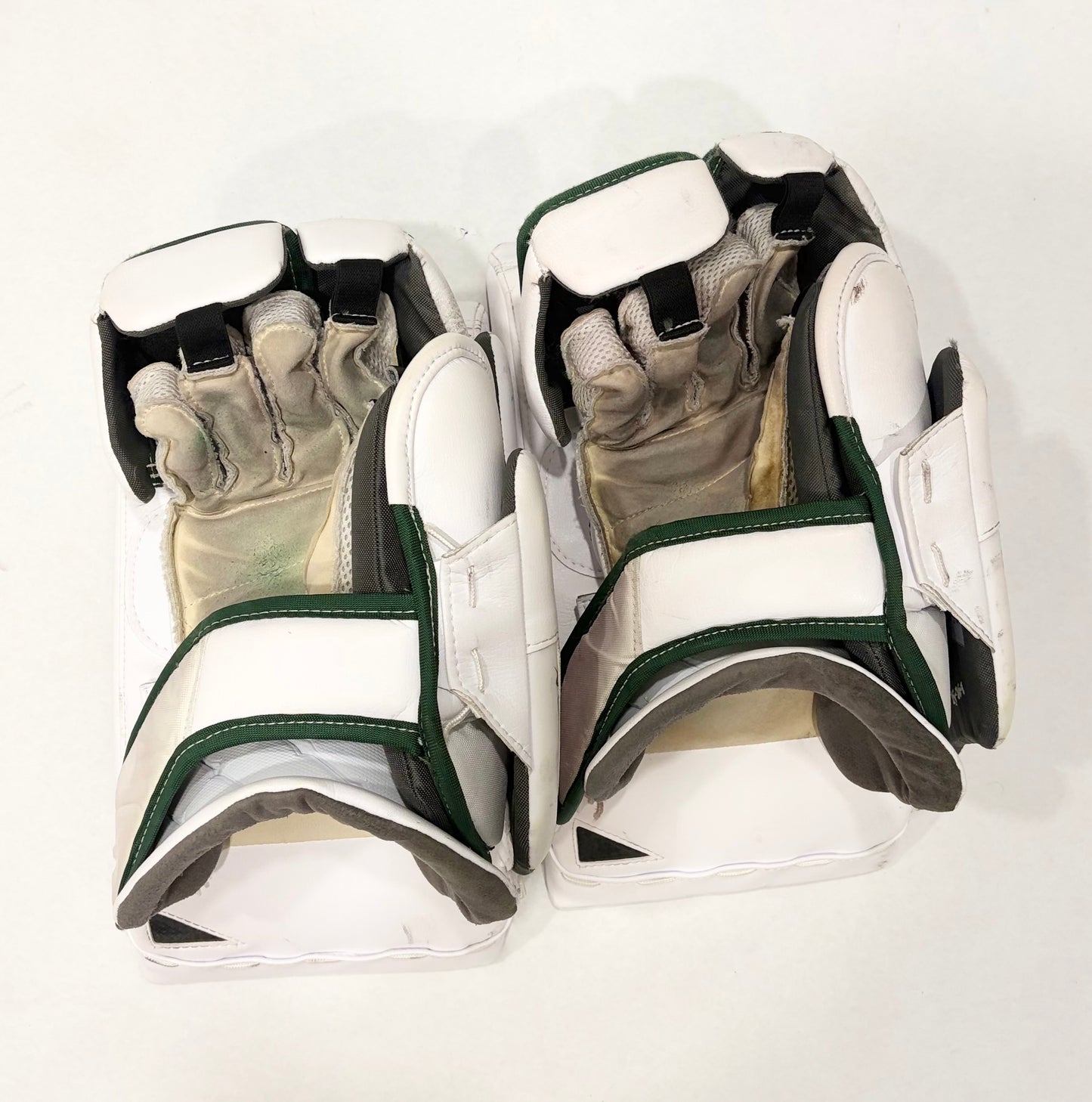 Bauer Supreme Shadow (pads) and Vapor (gloves/blockers) Full Set - Large (35+1”) - White and Green