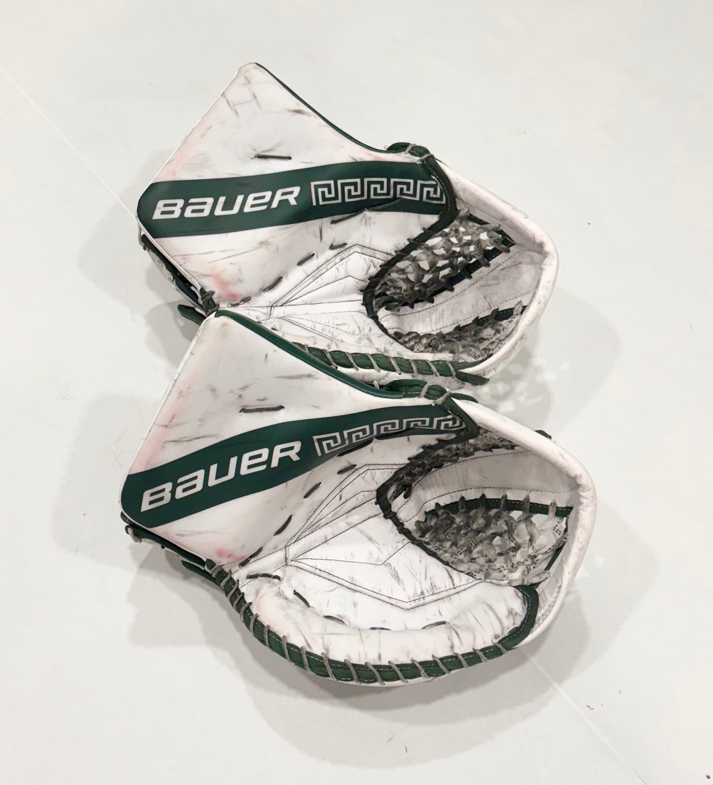 Bauer Supreme Shadow (pads) and Vapor (gloves/blockers) Full Set - Large (35+1”) - White and Green