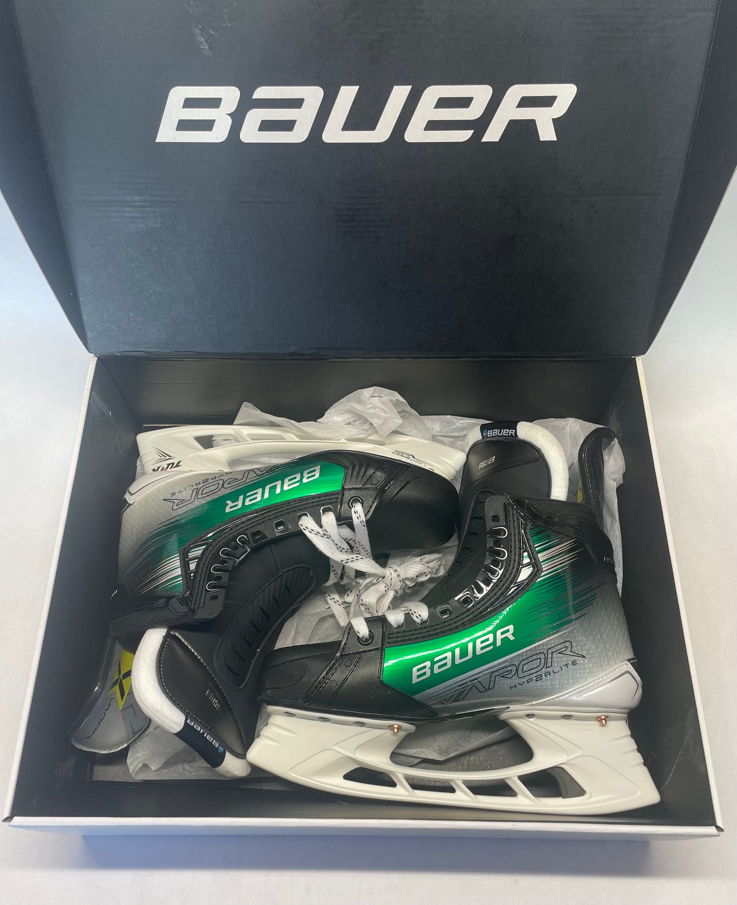 Bauer Vapor Hyperlite 2 (custom green) Pro Stock Skates - Size 8.75 (FIT 1)